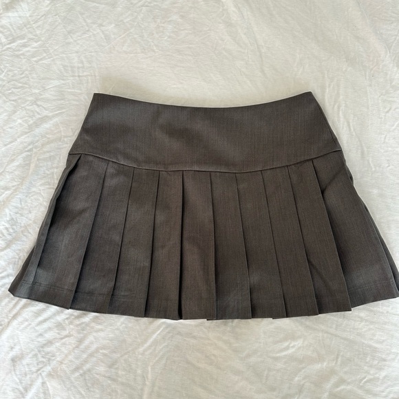 ENGLISH FACTORY medium Pleated Miniskort like new - Picture 16 of 16